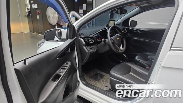 2022 ChevroletGMDaewoo Spark Premier, photograph 2