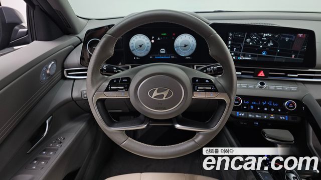 Hyundai AVANTE 1.6 — photo 1 of 31