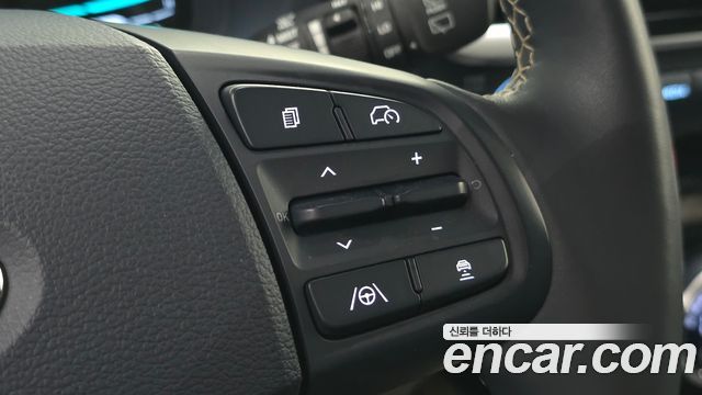 Hyundai Venue 1.6 Flux — photo 1 of 30