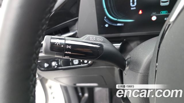 Kia Niro Prestige — photo 1 of 32