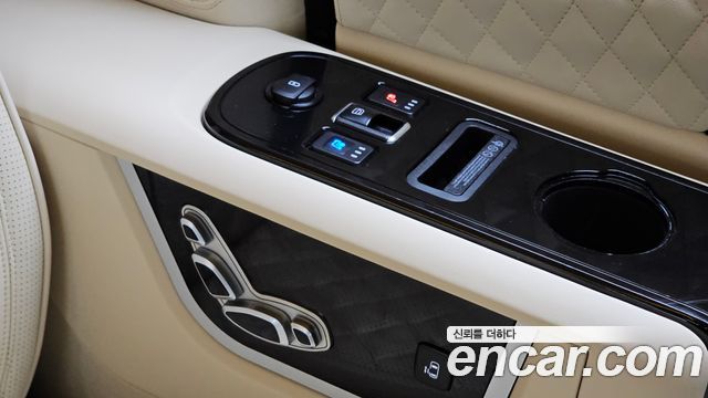 Kia Canival Gasoline 9-seater Limousine(Special vehicle) — photo 1 of 32