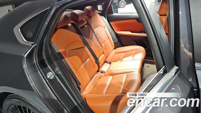 Kia K3 1.6 — photo 1 of 34