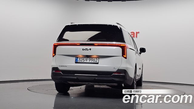 Kia Canival HEV 7-Seater X Line — photo 1 of 34