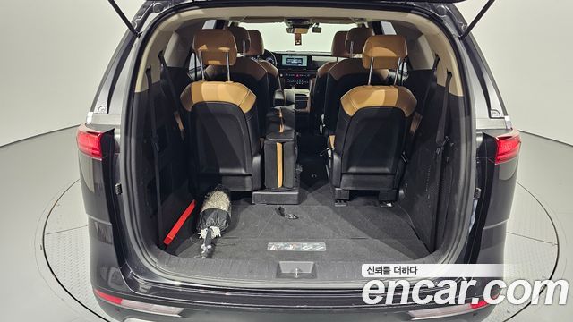 Kia Canival Gasoline 11-Seater Prestige — photo 1 of 20