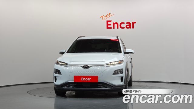 Hyundai Kona Premium — photo 1 of 39