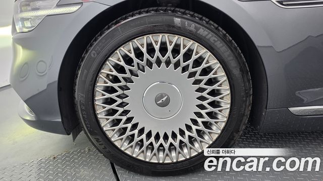 Genesis G90 5.0 AWD — photo 1 of 39