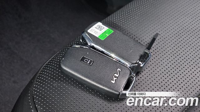 Kia Niro Trendy — photo 1 of 30