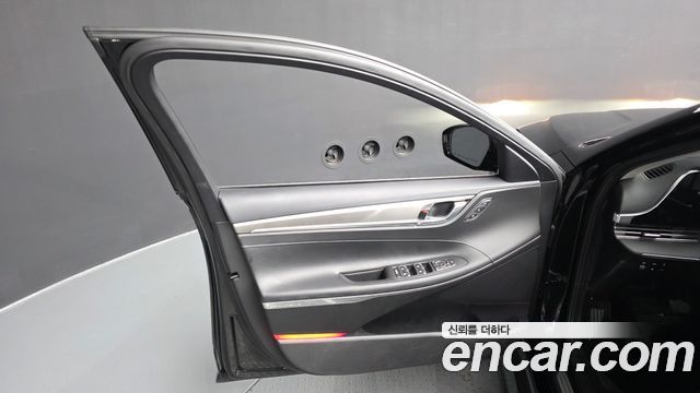 Hyundai Grandeur 2.5 — photo 1 of 40