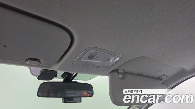 Hyundai Starex Wagon 12-Seater — photo 1 of 30