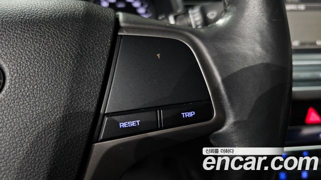 Hyundai AVANTE 1.6 GDI Smart — photo 1 of 31