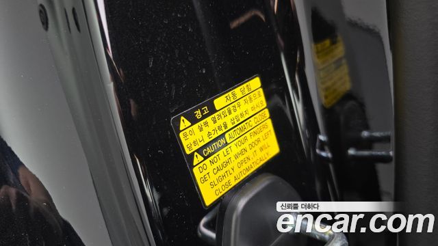 Genesis EQ900 5.0 GDI AWD Limousine — photo 1 of 36