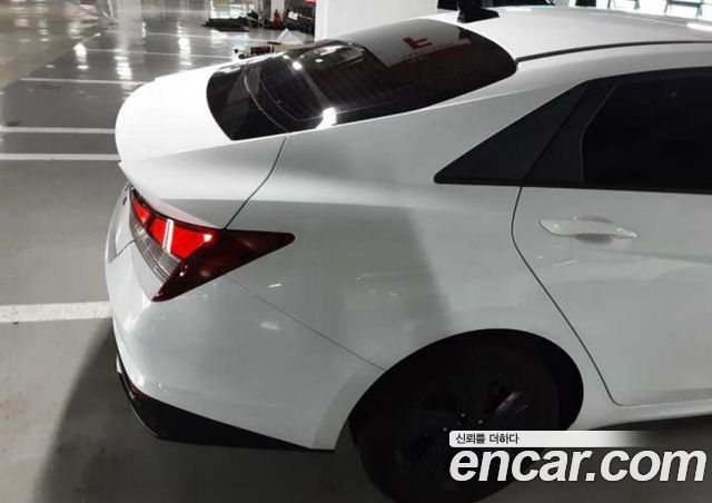 Hyundai AVANTE 1.6 — photo 1 of 13