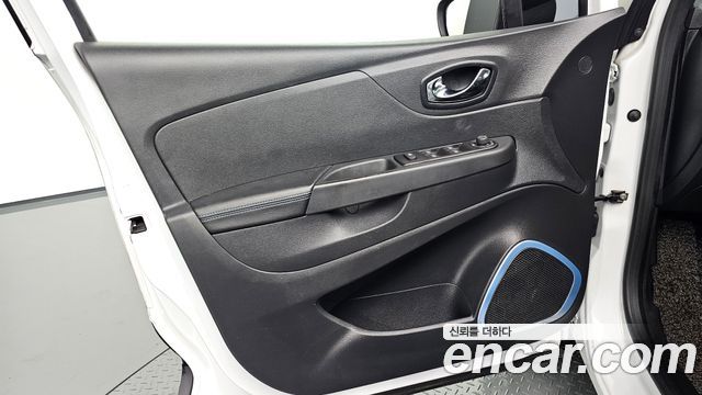 2016 Renault-KoreaSamsung QM3 RE Signature, photograph 12