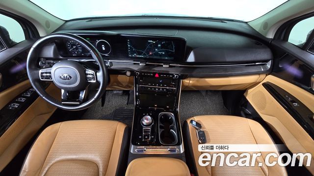 Kia Canival Diesel 9-Seater Signature — photo 1 of 31