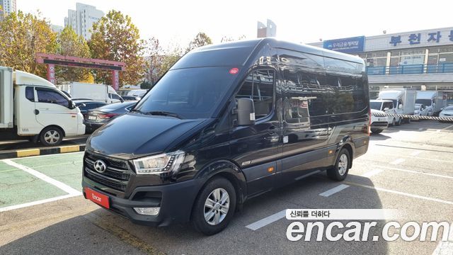 Hyundai Solati 11-Seater — photo 1 of 20