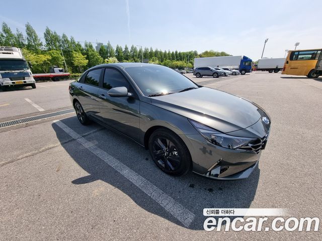 Hyundai AVANTE 1.6 — photo 1 of 15