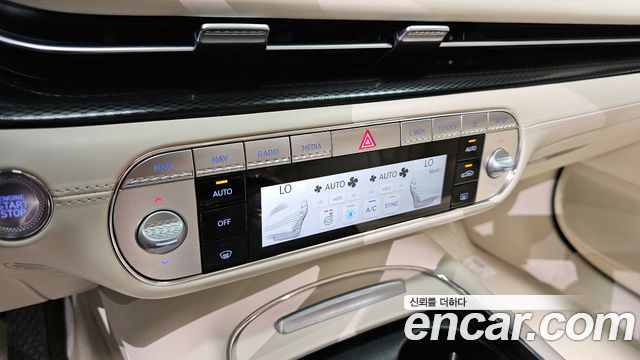 Genesis G90 Gasoline 3.5 Turbo AWD — photo 1 of 20