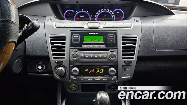 KG_Mobility_Ssangyong KORANDO 4WD TX 9-seater — photo 1 of 20