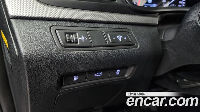 Hyundai Sonata 1.7 Diesel Style — photo 1 of 20