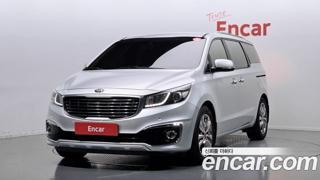 Kia Canival 9-seater Prestige — photo 1 of 20