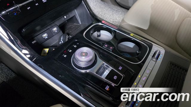 Kia Canival Gasoline 9-Seater Hi-Limousine — photo 1 of 20