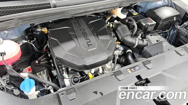 Kia Canival Diesel 7-Seater Signature — photo 1 of 20