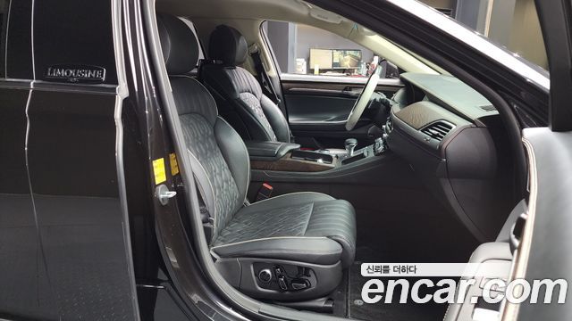 2019 Genesis G90 5.0 AWD, photograph 11