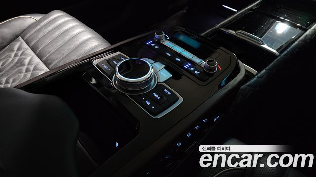 2019 Genesis G90 5.0 AWD, photograph 3