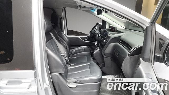 2021 Hyundai Staria Tourer 9-Seater, photograph 5