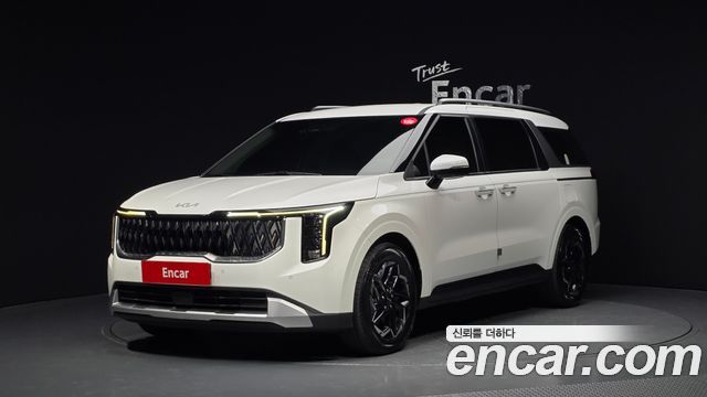 Kia Canival Diesel 9-Seater Prestige — photo 1 of 20