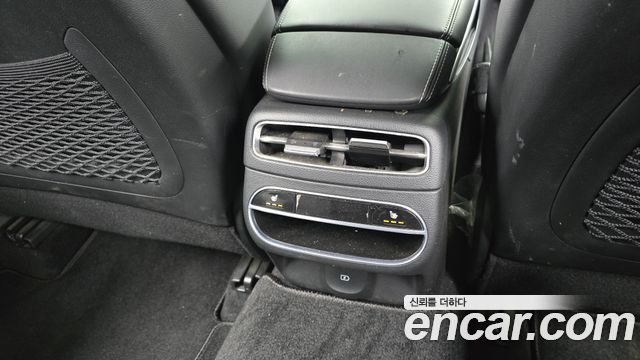 Genesis GV70 2.5T Gasoline 2WD — photo 1 of 20