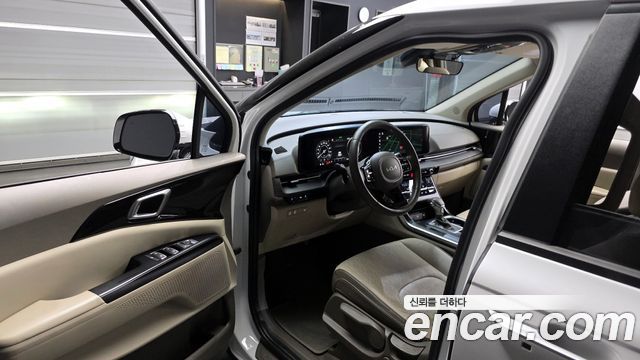 Kia Canival Diesel 9-Seater Prestige — photo 1 of 20