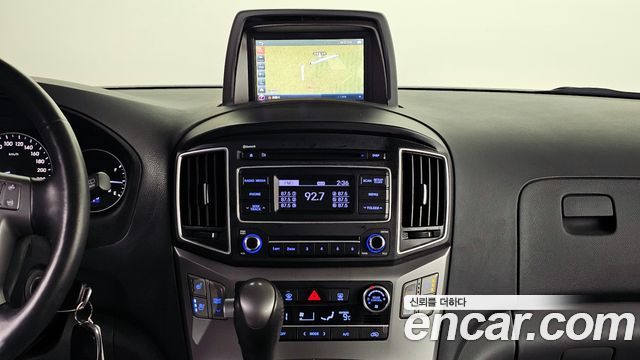 Hyundai Starex Urban 9-Seater — photo 1 of 20