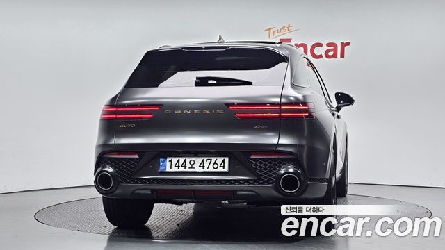 Genesis GV70 2.5T Gasoline AWD — photo 1 of 20