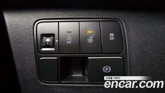 Hyundai Staria Lounge 9-Seater — photo 1 of 20