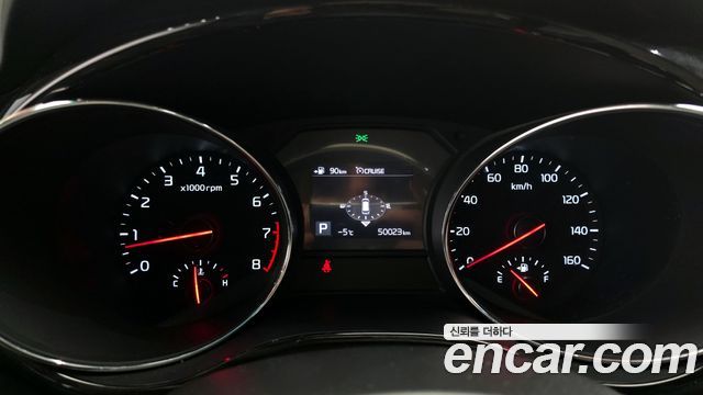 Kia Canival Gasoline 11-Seater Prestige — photo 1 of 20