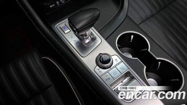 Genesis G70 2.0T AWD — photo 1 of 20