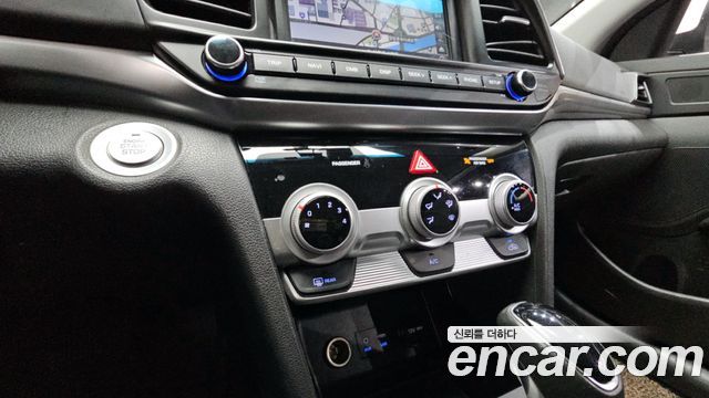 Hyundai AVANTE 1.6 — photo 1 of 20