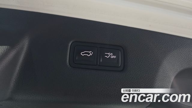 Kia Canival Diesel 7-Seater Signature — photo 1 of 20
