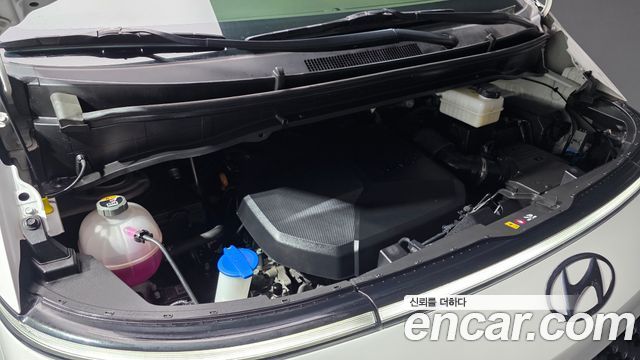 Hyundai Staria Lounge 9-Seater — photo 1 of 20