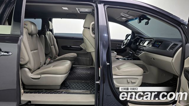 Kia Canival Gasoline 9-Seater Noblesse Special — photo 1 of 20