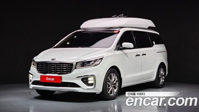 Kia Canival 7-Seater Hi-Limousine — photo 1 of 20