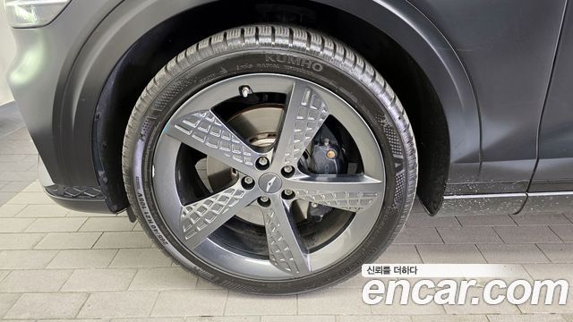 Genesis GV70 2.5T Gasoline 2WD — photo 1 of 34