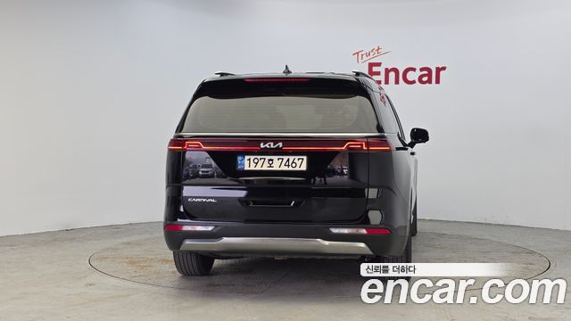 Kia Canival 9-Seater Signature — photo 1 of 20