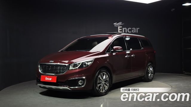 Kia Canival 9-seater Noblesse — photo 1 of 20