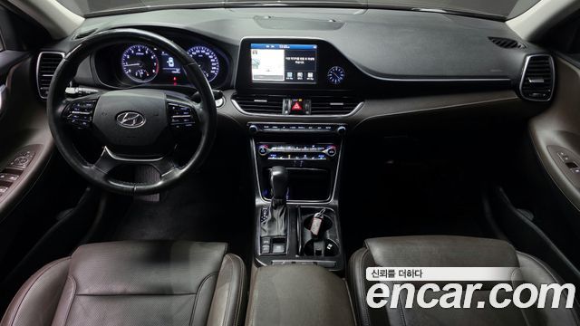 Hyundai Grandeur 2.4 Premium — photo 1 of 20