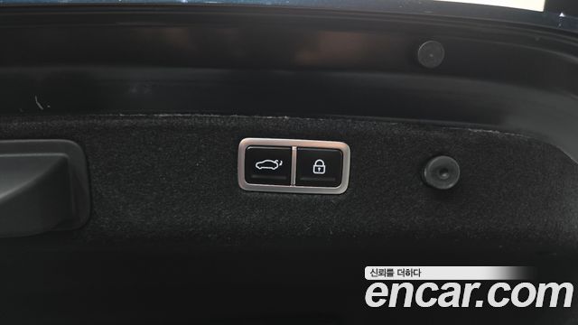 Genesis G70 Gasoline 3.3T 4WD — photo 1 of 33