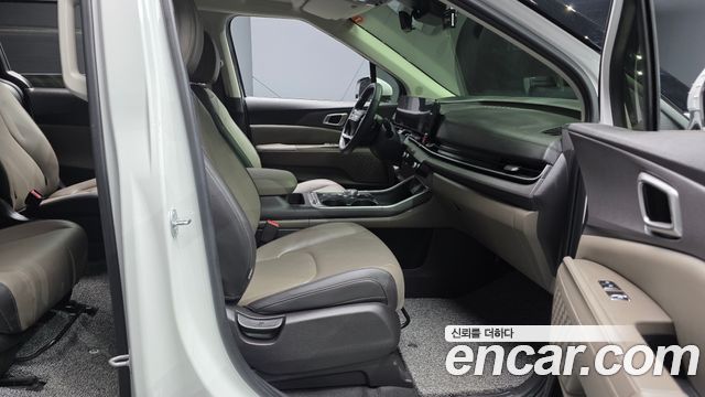 Kia Canival Diesel 9-Seater Prestige — photo 1 of 30