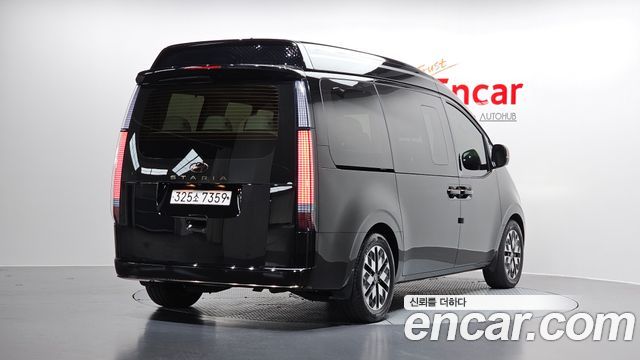 2022 Hyundai Staria 4WD Lounge 7-Seater, photograph 3