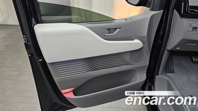 2022 Hyundai Staria 4WD Lounge 7-Seater, photograph 7